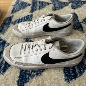 Nike blazer ‘77 White and Black Sneakers size 7 youth fits women’s 8.5
